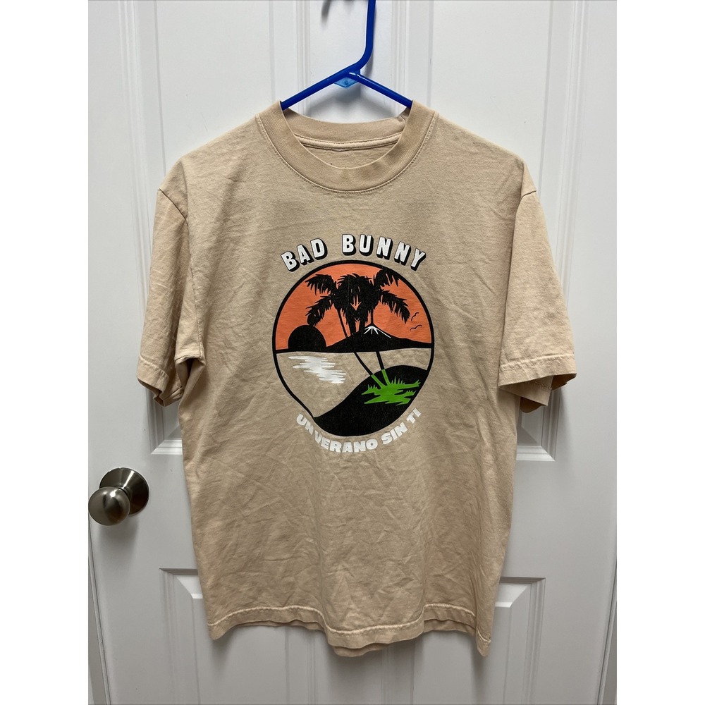 Bad Bunny Worlds Hottest Tour Un Verano Sin Ti Tan Graphic T-Shirt Small USA